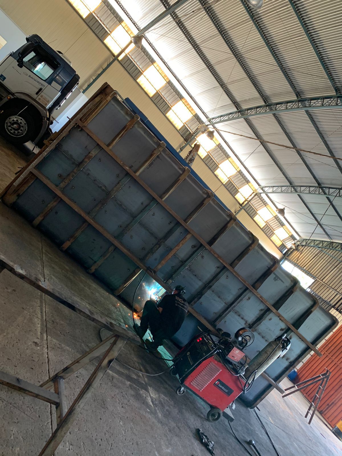 Soldagem de caçamba